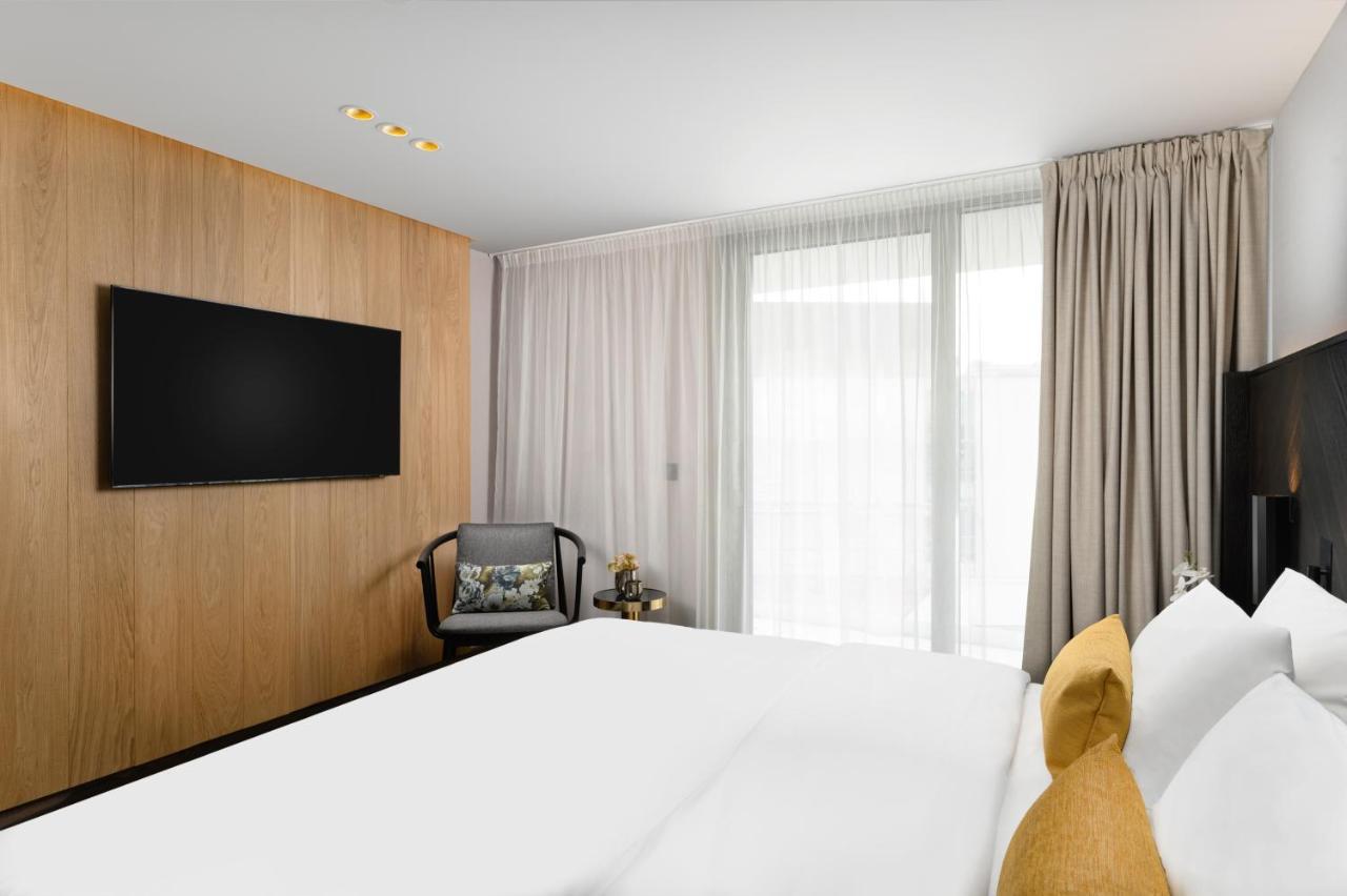 Vinifera Wine & 5 Stars Superior Hotel